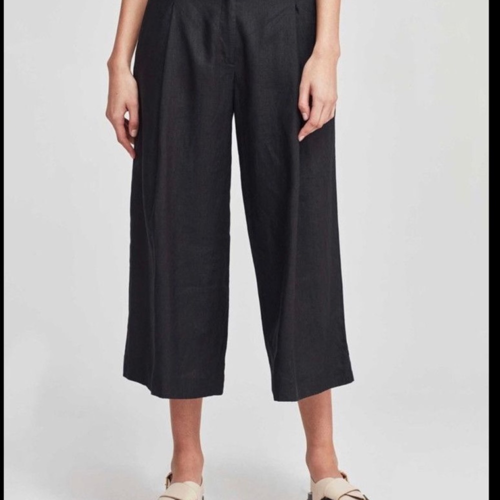 Juliette Hogan- New Zealand brand. Linen culottes, Australian size 6.